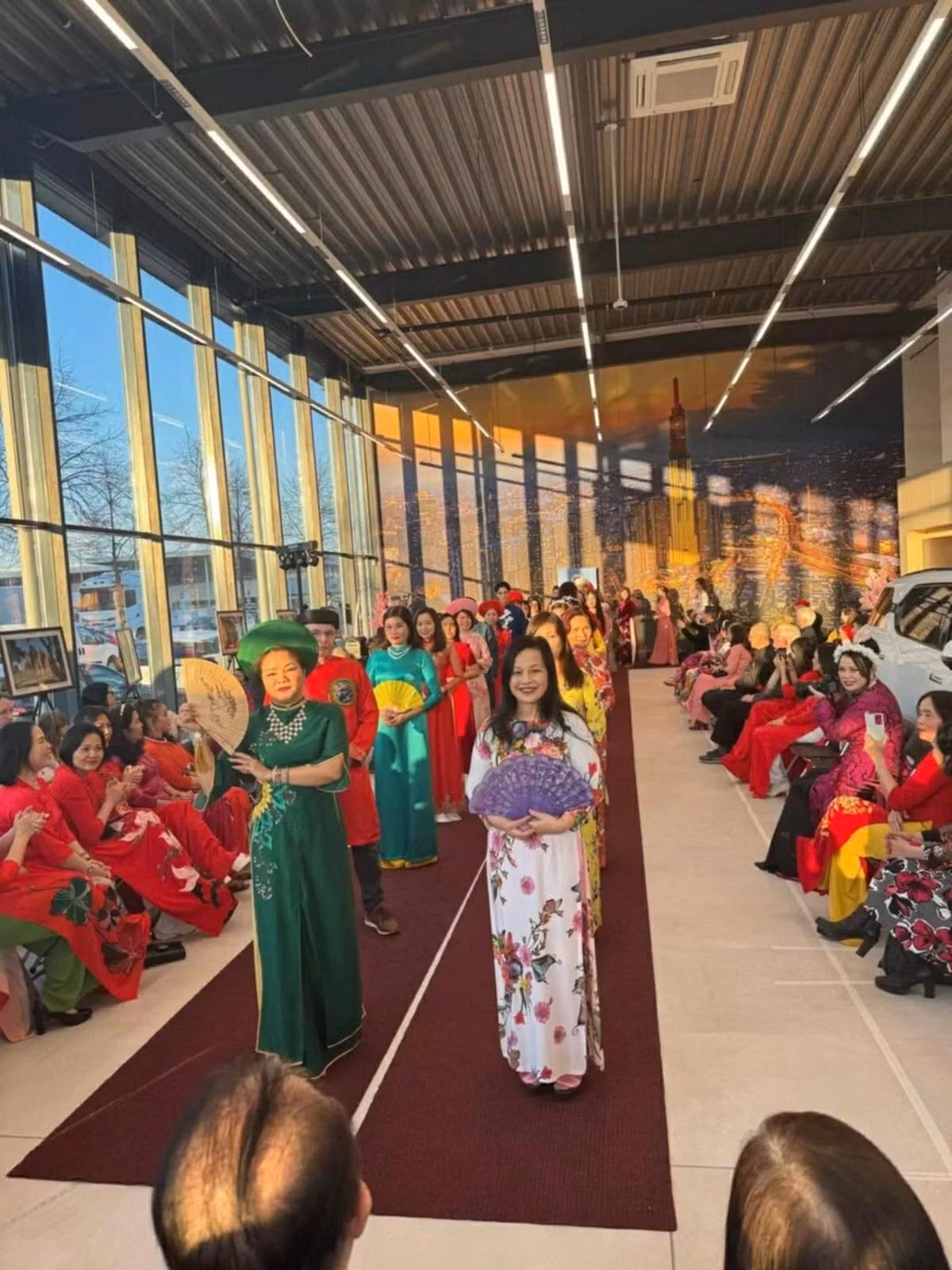 Le Club du patrimoine vietnamien de l’ao dai aux Pays-Bas témoigne de l’amour des femmes vietnamiennes aux Pays-Bas pour leur pays natal, ainsi que de leur détermination à préserver et à diffuser les valeurs du patrimoine culturel du Vietnam aux amis étrangers, dont les Néerlandais. Photo : Hai Anh