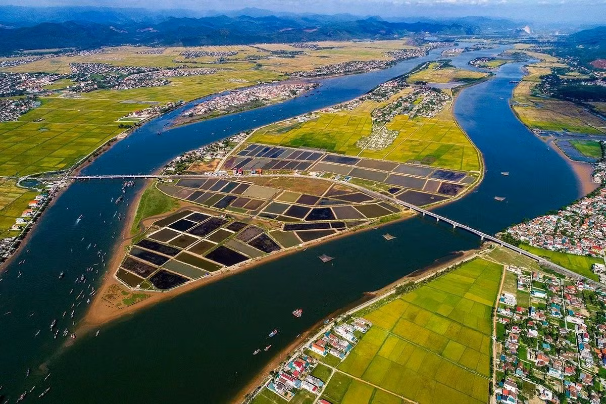 La beauté charmante du fleuve Gianh à Quang Binh. Photo: TITC.