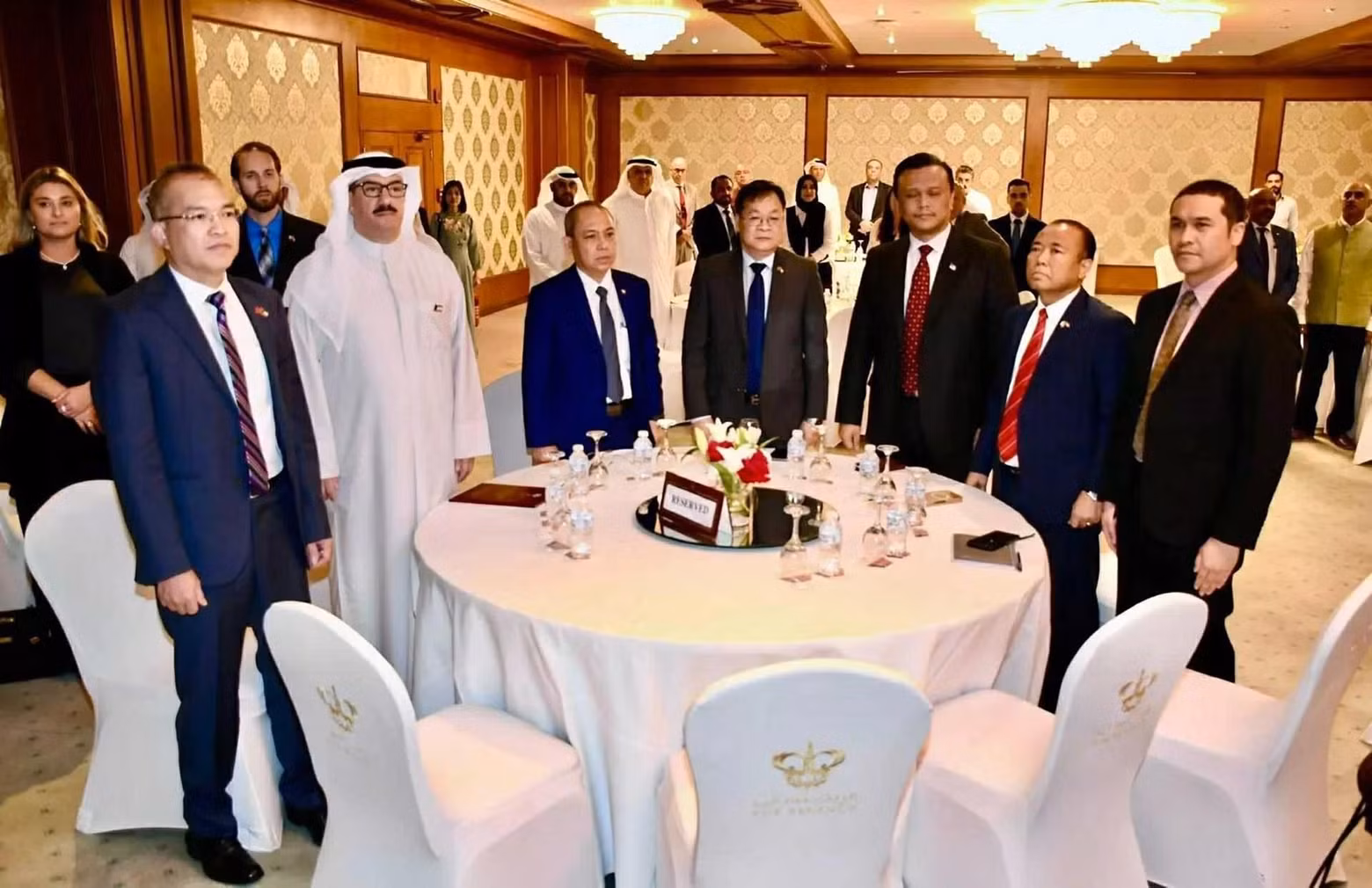 La cérémonie de célébration du 30e anniversaire de la signature de l'accord de commerce Vietnam – Koweït (mai 1995 – mai 2025) voit la participation des ambassadeurs de l'ASEAN au Koweït et des représentants d'entreprises aséaniennes. Photo : Ambassade du Vietnam au Koweït.