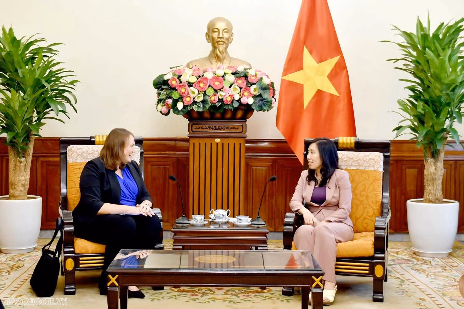 La vice-ministre vietnamienne des Affaires étrangères, Le Thi Thu Hang, a réaffirmé la politique constante du Vietnam qui consiste à encourager les migrations légales et sûres, ainsi qu’à renforcer la prévention et la lutte contre les immigrations irrégulières et la traite des êtres humains. Photo: baoquocte.vn