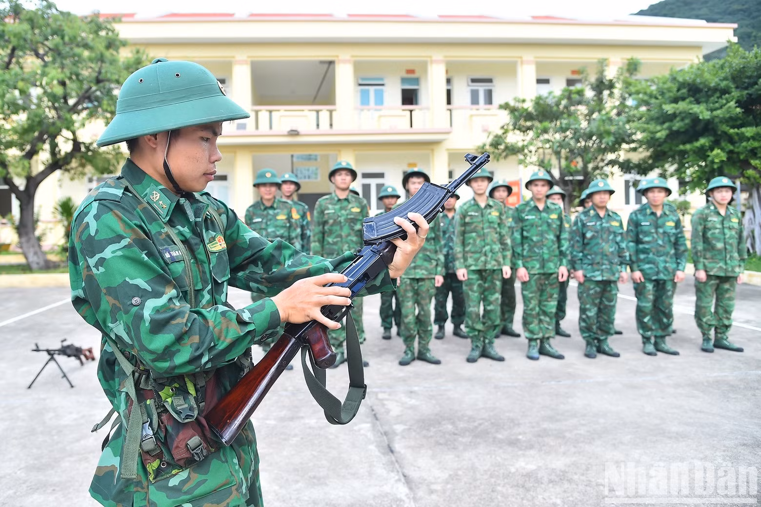 Outre des entraînements réguliers, cette unité militaire a maintenu strictement l’état de préparation au combat, notamment lors des fêtes et des événements importants du pays. Elle a aussi participé à la prévention et au règlement des catastrophes et incidents, ainsi qu’à la recherche et au sauvetage sur mer.