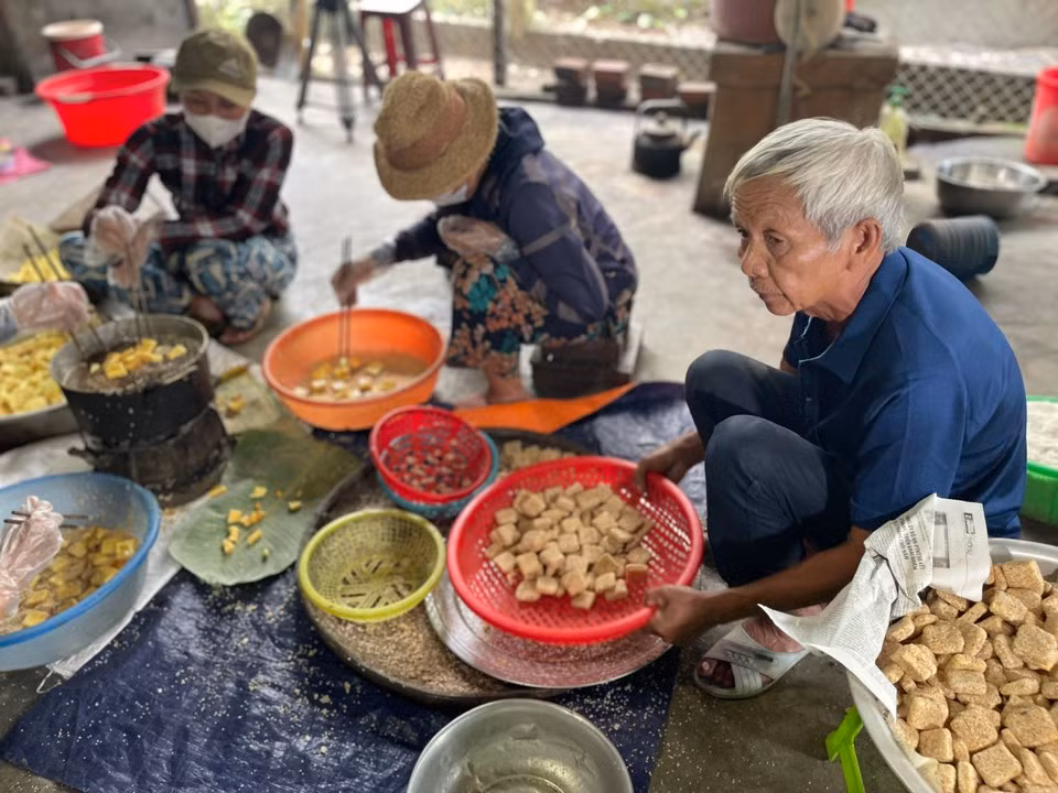 Les biscuits au sésame sont indispensables pour les habitants de Quang Ngai et des localités voisines à l’occasion du Têt traditionnel.