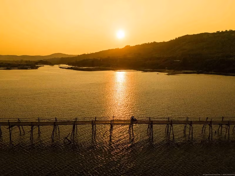 Le lever et le coucher du soleil sont deux moments magnifiques pour prendre de belles photos. Le lever et le coucher du soleil sont deux moments magnifiques pour prendre de belles photos.