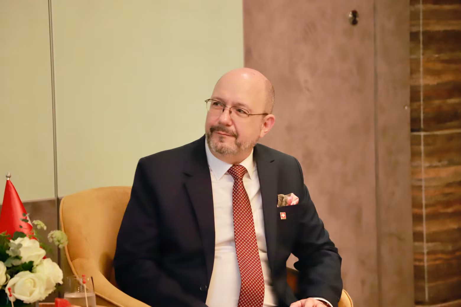 Comme le tourisme durable est l'une des orientations clés de la coopération vietnamo-suisse dans le secteur du tourisme, l'ambassadeur Thomas Gass a émis le souhait que le Vietnam et la Suisse unissent les efforts communs dans la promotion des partenariats publics-privés pour développer les destinations touristiques durables. Photo : toquoc.vn