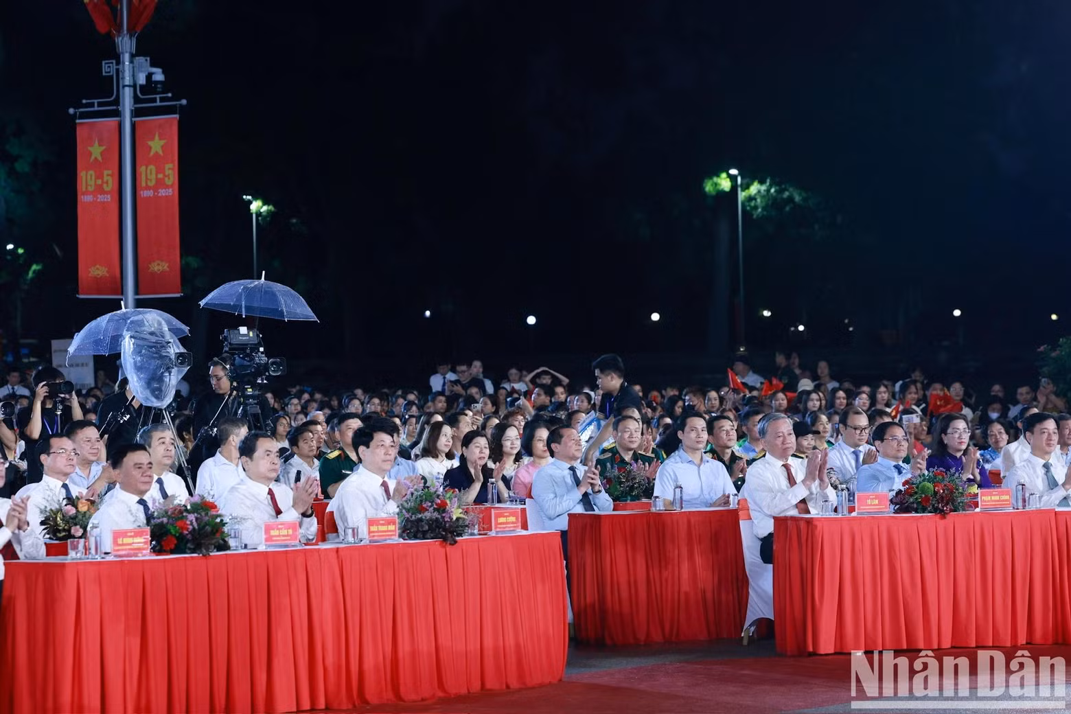 L’événement a été organisé par la Commission centrale de propagande et de mobilisation de masse du Parti communiste du Vietnam, la Télévision du Vietnam, le Comité populaire de la ville de Hanoï, le Commandement de la garde du Mausolée du Président Hô Chi Minh, la société Netmedia et d'autres partenaires. Photo : NDEL.