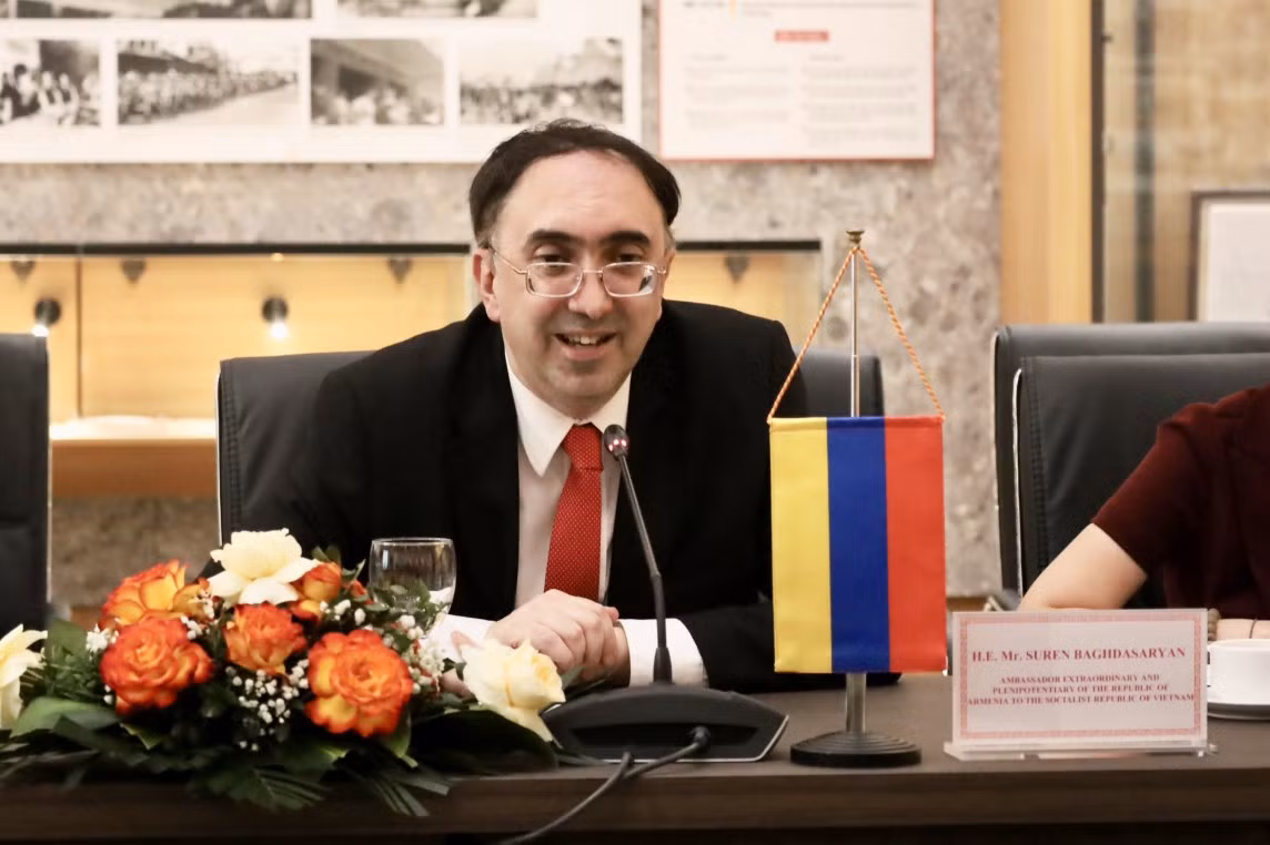 L’ambassadeur arménien Suren Baghdasaryan a jugé nécessaire de porter la coopération vietnamo-arménienne à la hauteur du potentiel et des bonnes relations politiques entre les deux pays. Photo: congthuong.vn. L’ambassadeur arménien Suren Baghdasaryan a jugé nécessaire de porter la coopération vietnamo-arménienne à la hauteur du potentiel et des bonnes relations politiques entre les deux pays. Photo: congthuong.vn.