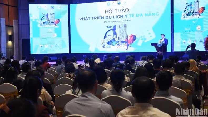 Le colloque a pour but de chercher des orientations pour donner un nouvel élan au tourisme de Da Nang, avec l’accent mis sur le développement des services touristiques de haute qualité et à forte valeur ajoutée. Photo : NDEL