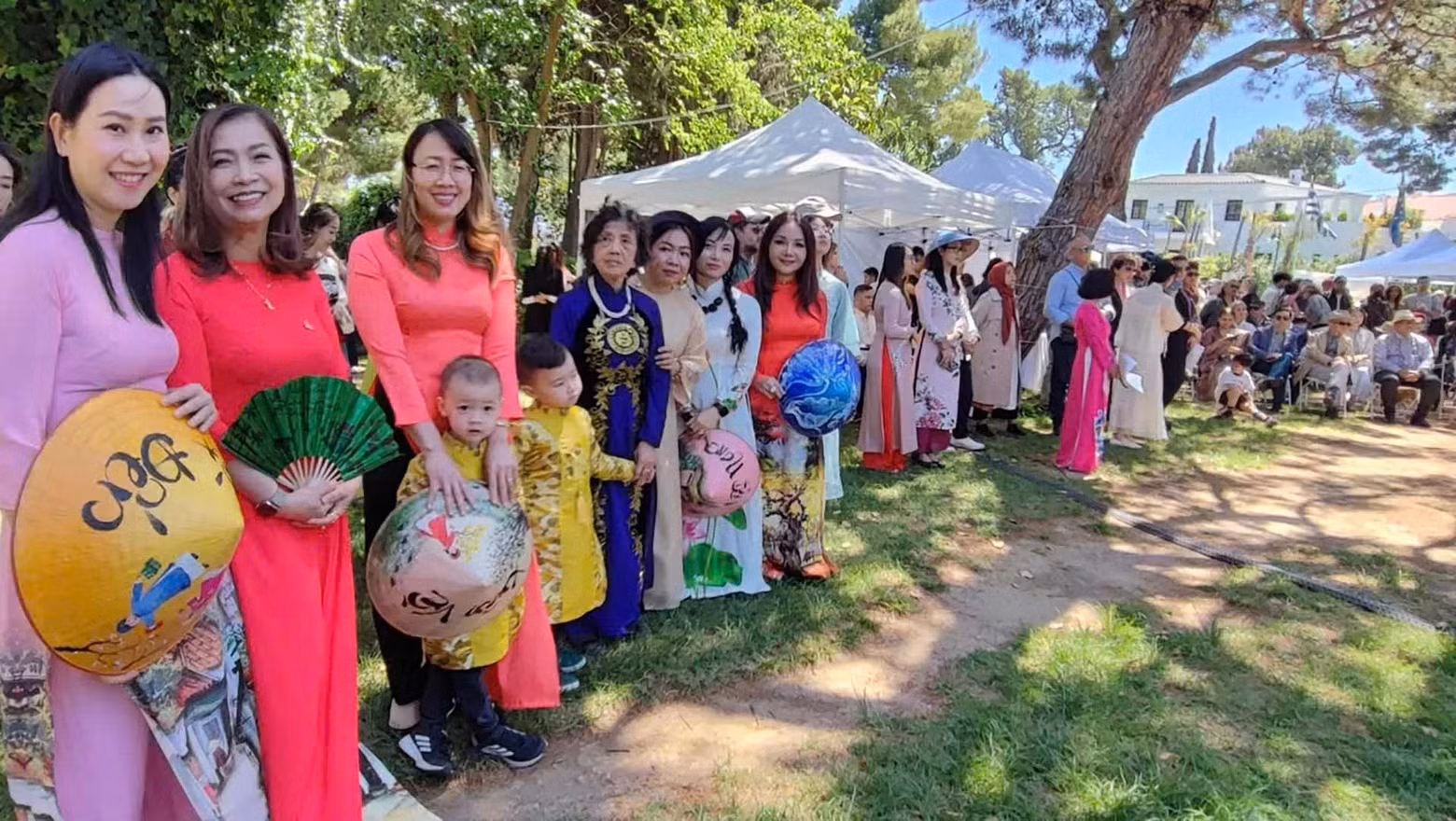 La foire offre au public grec l'occasion d'explorer les traditions culinaires et les produits culturels uniques des pays aséaniens. Photo : Ambassade du Vietnam en Grèce.