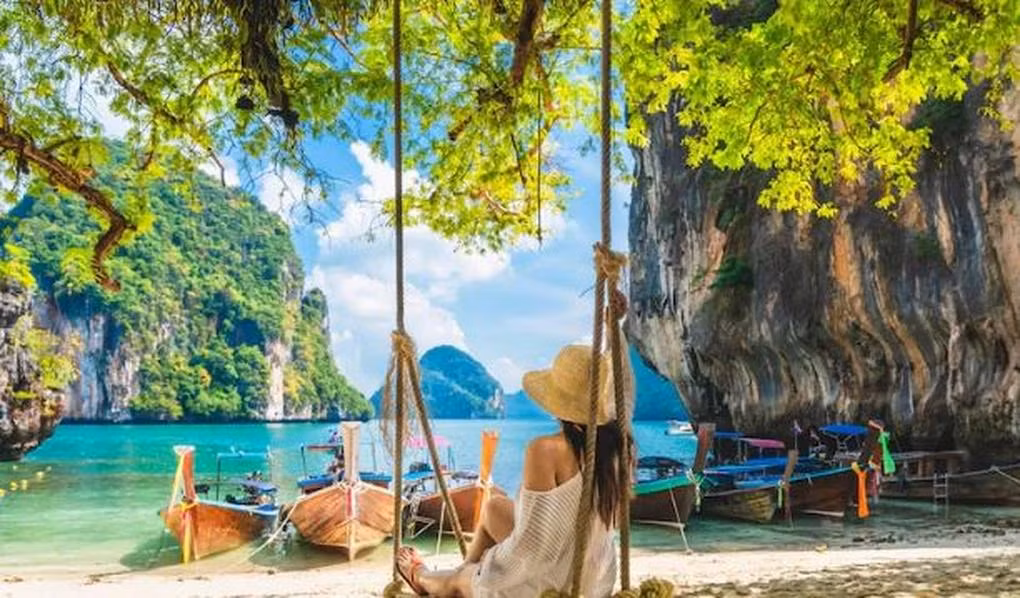 Actuellement, la Thaïlande propose aux visiteurs étrangers de différents types de tourisme comme : le tourisme traditionnel, le tourisme médical, le tourisme de villégiature, le tourisme écologique, le tourisme balnéaire, le tourisme culturel, ou encore le tourisme religieux. Photo: Shutterstock. Actuellement, la Thaïlande propose aux visiteurs étrangers de différents types de tourisme comme : le tourisme traditionnel, le tourisme médical, le tourisme de villégiature, le tourisme écologique, le tourisme balnéaire, le tourisme culturel, ou encore le tourisme religieux. Photo: Shutterstock.