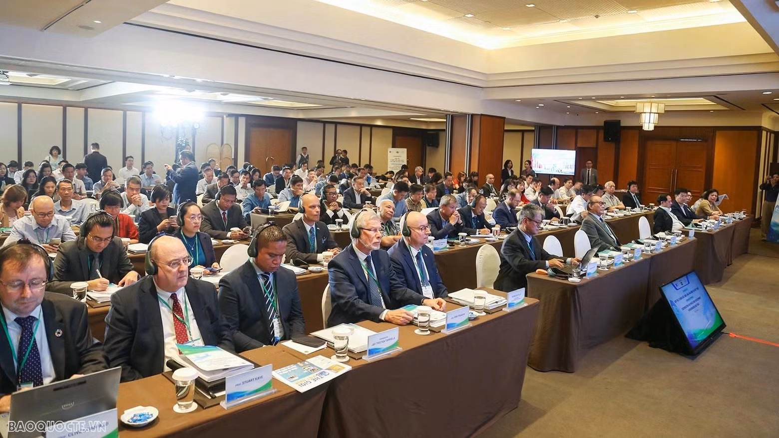 La conférence internationale « Coopération pour les frontières, les mers, les îles, la paix et le développement » permet aux experts vietnamiens et étrangers d'échanger leurs expériences en matière de coopération et de gestion des frontières terrestres et maritimes. Photo: baoquocte.vn