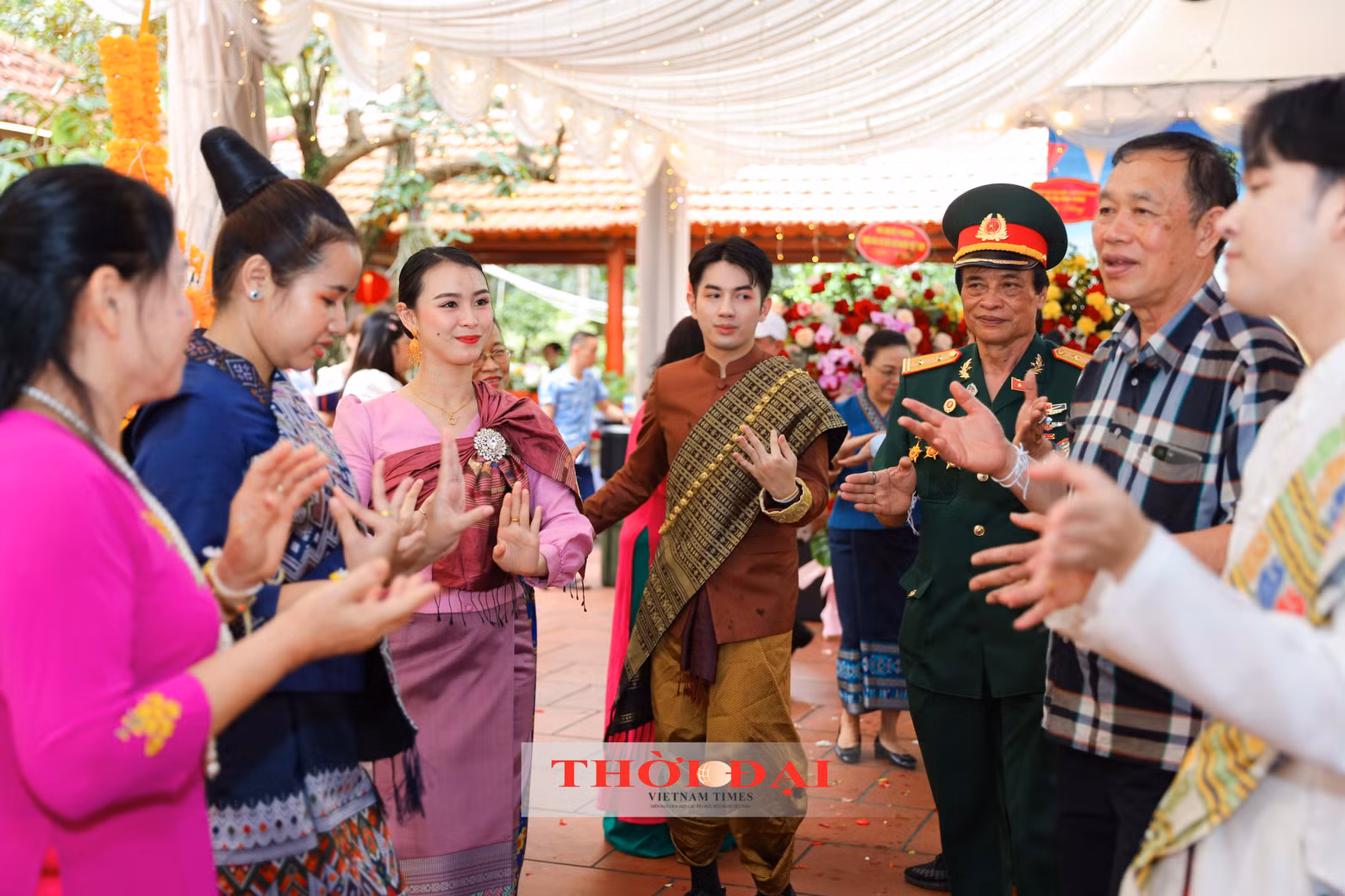 Le « Lam Vong » est la danse la plus populaire du Laos. Les Laotiens sont très attachés à cette danse qui est le symbole de leur culture et de leur art de vivre. Photo : thoidai.com.vn.