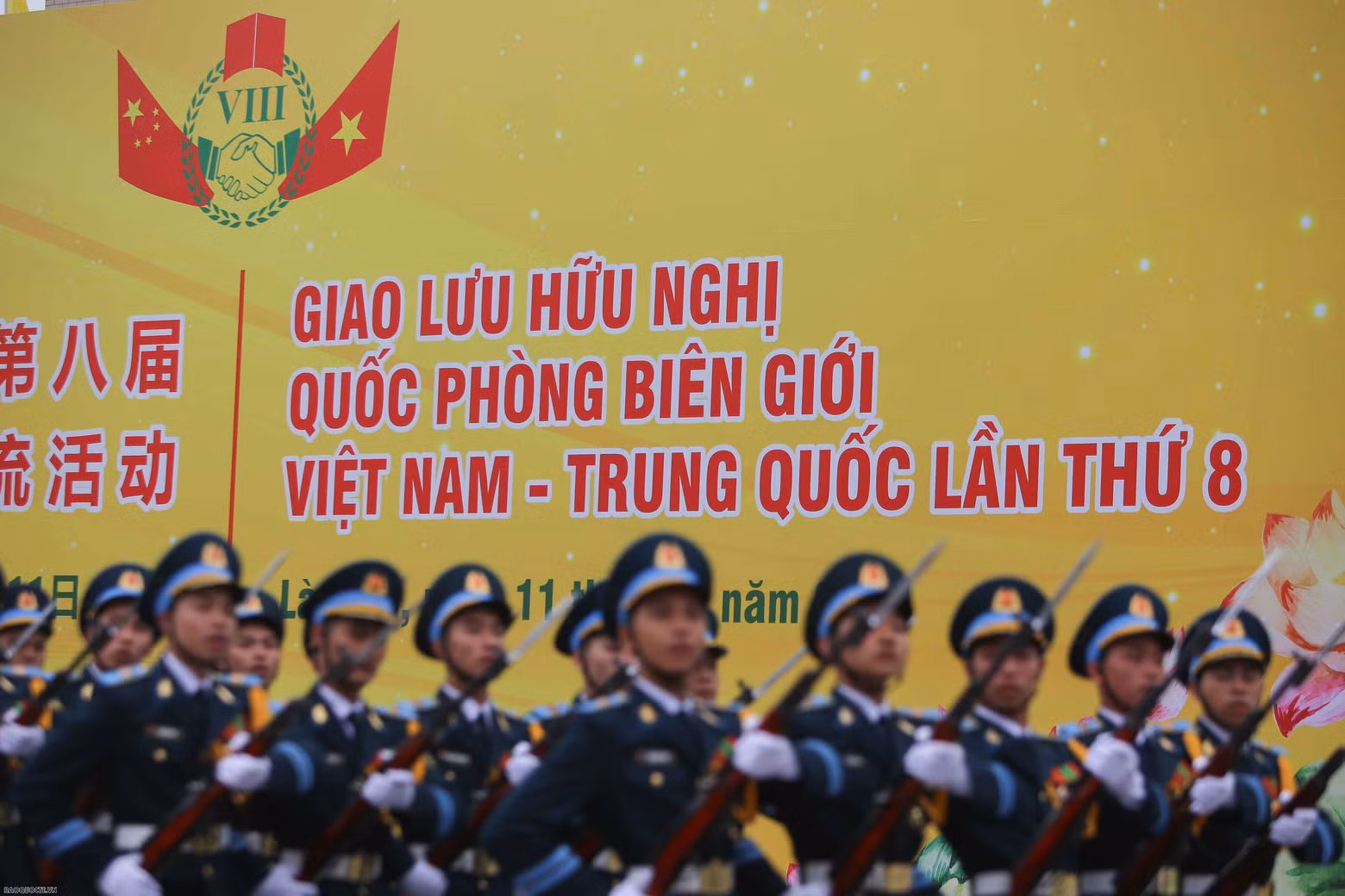 L'échange d'amitié pour la défense frontalière Vietnam - Chine joue un rôle important dans l’approfondissement des relations entre les deux Partis, les deux États et les deux armées, ainsi que dans le maintien d’une frontière de paix, d'amitié et de coopération propice au développement de chaque pays. Photo: baoquocte.vn.