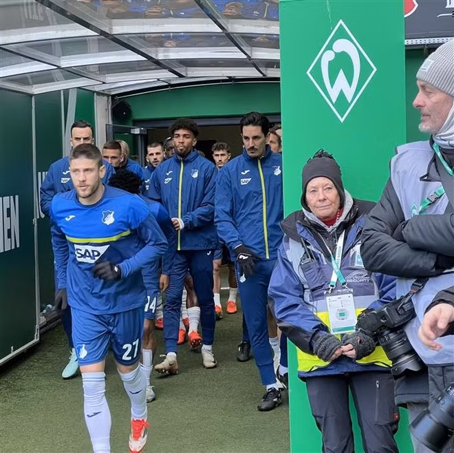 Les joueurs du Werder Bremen avant un match. Photo : VNA.
