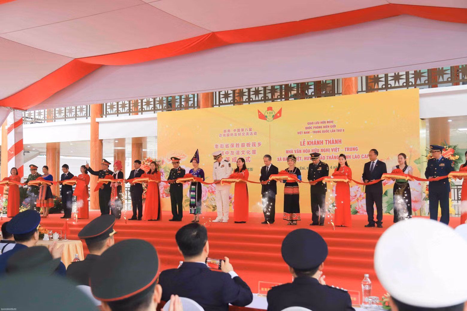 Cérémonie d'inauguration de la maison culturelle d’amitié dans la commune de Ban Phiêt, district de Bao Thang. Photo: baoquocte.vn.