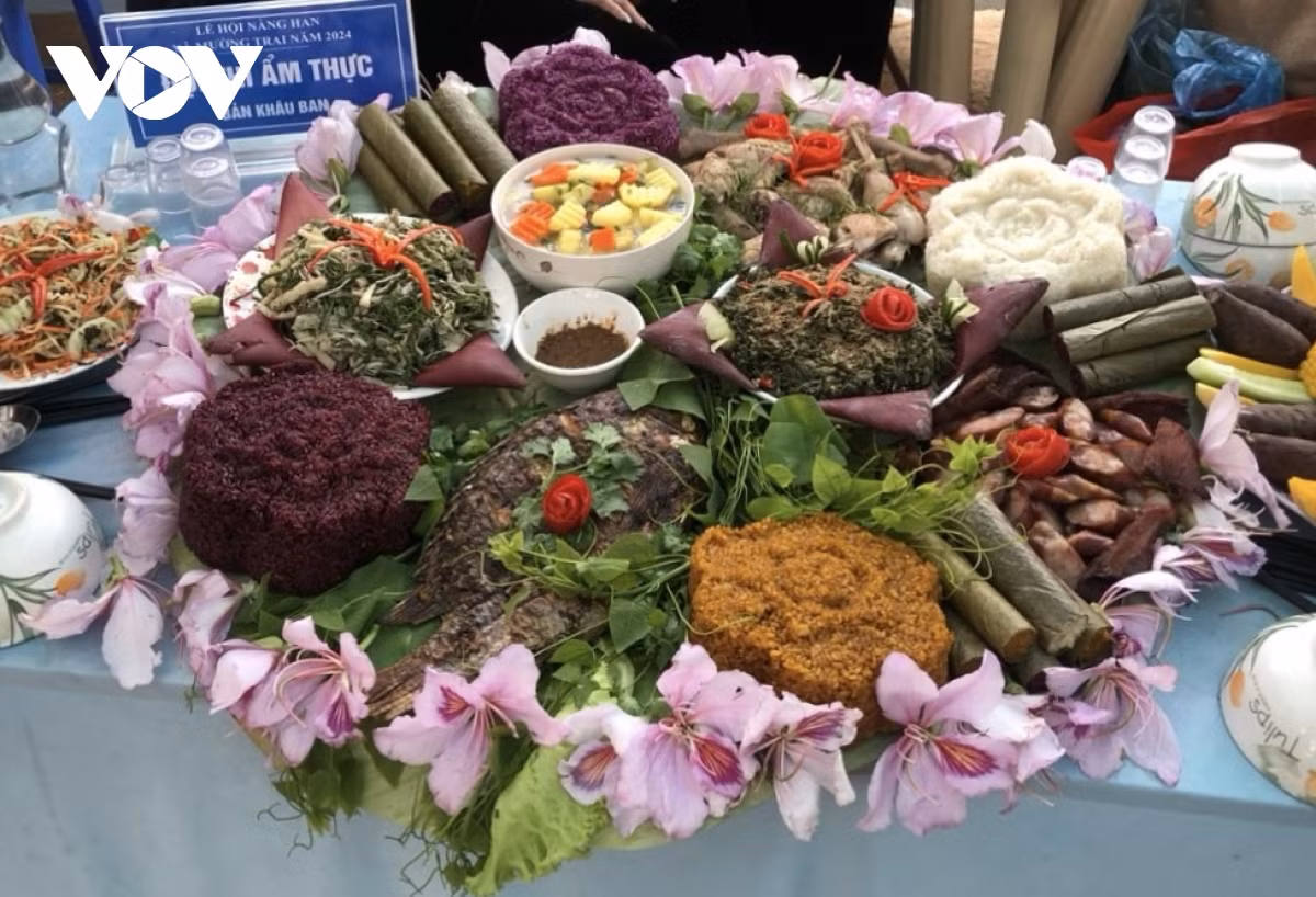 La Fête de la Dame Han est une bonne opportunité pour promouvoir le tourisme, les spécialités et les valeurs culturelles uniques des groupes ethniques de la commune de Muong Trai, district de Muong La, province de Lai Châu, auprès des touristes nationaux et étrangers. Photo: VOV.
