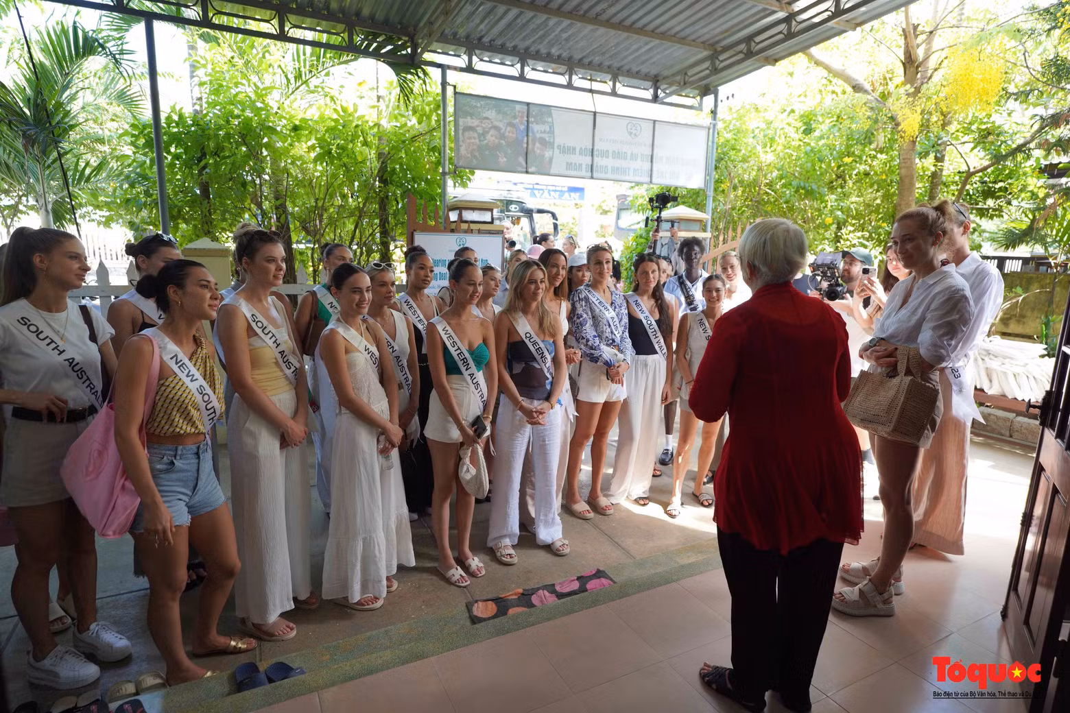 La visite dans la province de Quang Nam s’inscrit dans le cadre du tour final du concours de beauté Miss Universe Australia 2024, prévu en novembre prochain. Photo: toquoc.vn.