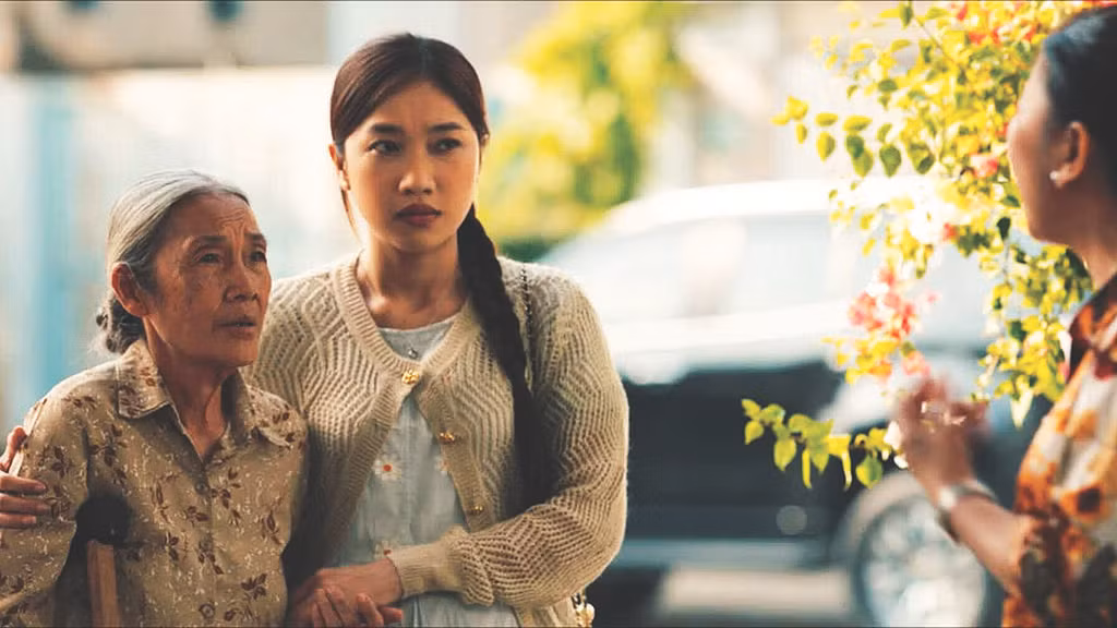 Une scène du film "Lật mặt 7 : Một điều ước" (Face-à-face 7 : un souhait) ou "Face off 7 : One wish" en anglais, un des rares succès récents du box-office national. Une scène du film "Lật mặt 7 : Một điều ước" (Face-à-face 7 : un souhait) ou "Face off 7 : One wish" en anglais, un des rares succès récents du box-office national.