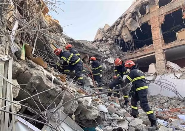 La délégation du ministère de la Sécurité publique du Vietnam effectue des travaux de sauvetage dans la ville d'Adiyaman. Photo: VNA La délégation du ministère de la Sécurité publique du Vietnam effectue des travaux de sauvetage dans la ville d'Adiyaman. Photo: VNA