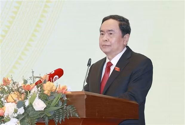 Le vice-président permanent de l'Assemblée nationale, Trân Thanh Mân, s'exprimant lors de la conférence. Photo : VNA.