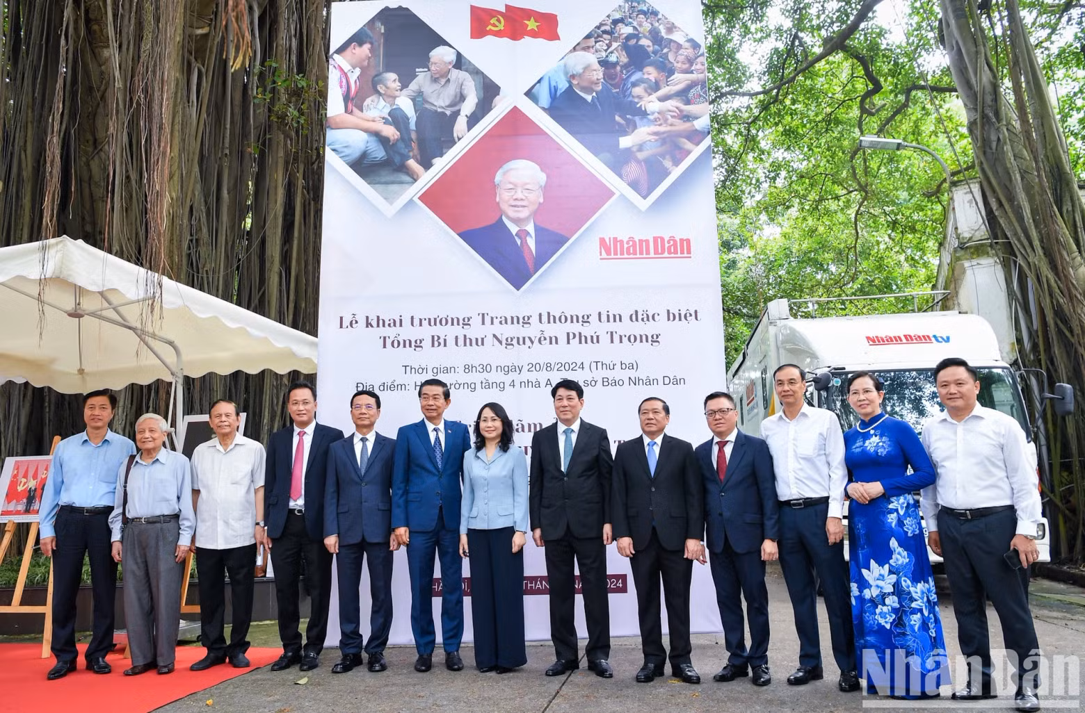 Le camarade Luong Cuong et d’autres délégués. Photo: nhandan.vn