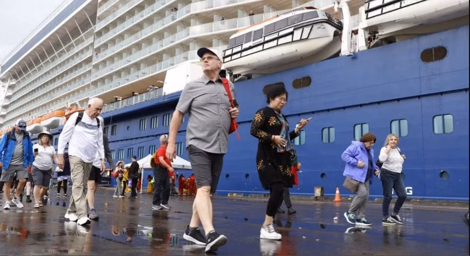 Situé au centre de l'Asie du Sud-Est, le Vietnam possède plus de 3.260 km de côtes avec un long réseau de ports maritimes et de nombreux avantages lui permettant de développer le tourisme de croisière. Photo: VOV