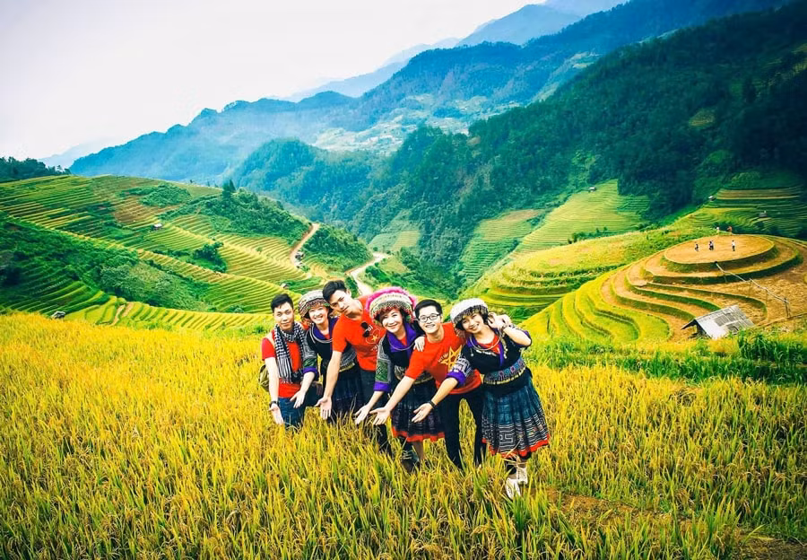 Les types d'agriculture pratiqués sur des terres en pente, dans des champs en terrasses ou dans des vallées le long de rivières et de ruisseaux créent tous la beauté attrayante du tourisme agricole ancien. Photo : hanoimoi.vn