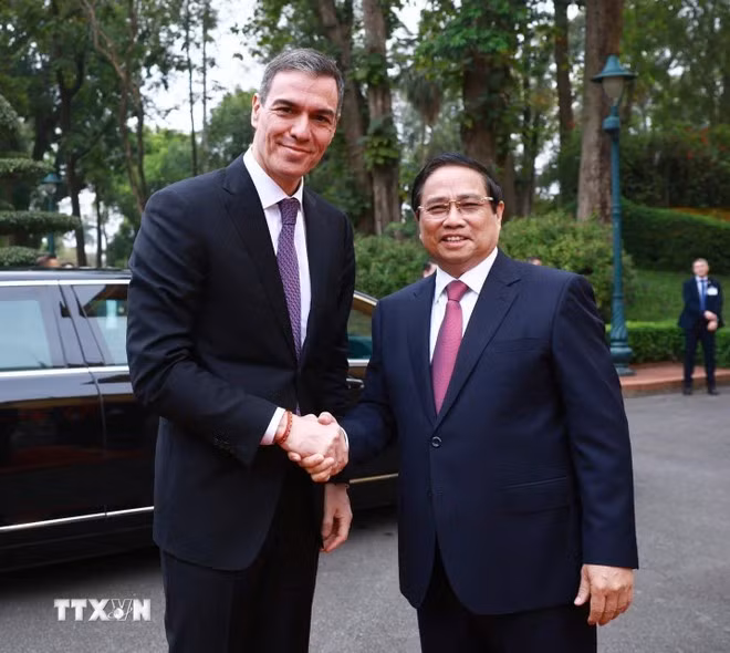 Le Premier ministre Pham Minh Chinh et son homologue espagnol, Pedro Sánchez. Photo : VNA.