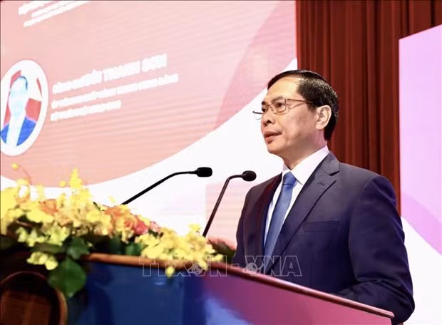 Le ministre vietnamien des Affaires étrangères (AE), Bùi Thanh Son, prend la parole lors de la conférence. Photo : VNA.