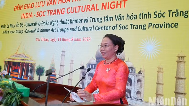 La vice-présidente du Comité populaire de Soc Trang, Huynh Thi Diem Ngoc, prend la parole. Photo : NDEL