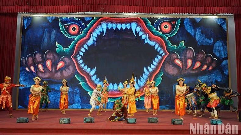 Un extrait de du kè, une forme de théâtre chanté propre aux Khmers du Sud du Vietnam. Photo : NDEL