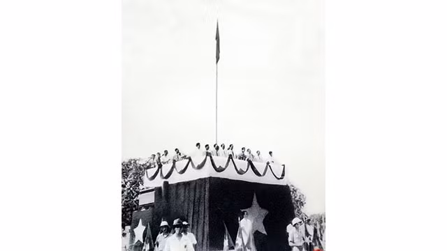 Le Président Hô Chi Minh lit la Déclaration d'Indépendance, proclamant la naissance de la République démocratique du Vietnam : Photo d'archives.