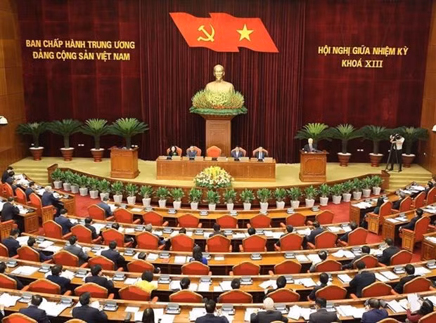 Vue d'ensemble de la séance d'ouverture du plénum de mi-mandat du Comité central du Parti du XIIIe mandat. Photo : VNA.