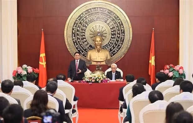Le Premier ministre Pham Minh Chinh (debout). Photo : VNA.