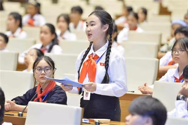 Hoàng Trà My, de la délégation parlementaire de la province de Nghê An, s’exprime lors de la première session de "l’Assemblée nationale des enfants", le 10 septembre. Photo : VNA. Hoàng Trà My, de la délégation parlementaire de la province de Nghê An, s’exprime lors de la première session de "l’Assemblée nationale des enfants", le 10 septembre. Photo : VNA.