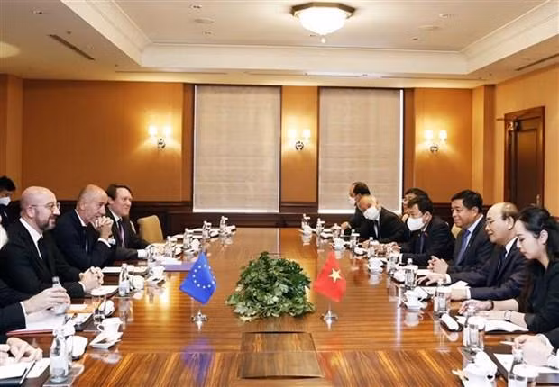 Panorama de la rencontre entre le Président Nguyên Xuân Phuc et le président du Conseil européen, Charles Michel. Photo : VNA.