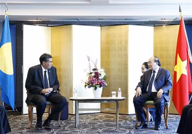Le Président Nguyên Xuân Phuc (à droite) et le Président des Palaos, Surangel Whipps Jr. Photo : VNA.
