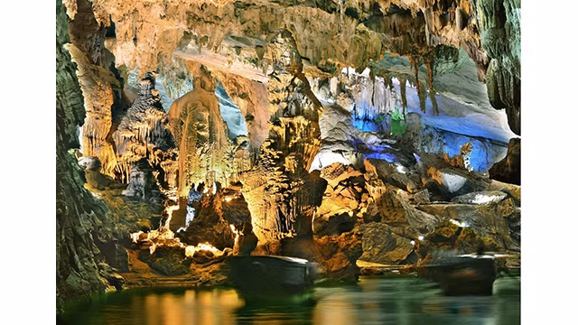La grotte de Phong Nha et celle de Tiên Son sont deux endroits attrayants dans le parc national de Phong Nha-Ke Bàng. Photo : Phong Nha Viet. La grotte de Phong Nha et celle de Tiên Son sont deux endroits attrayants dans le parc national de Phong Nha-Ke Bàng. Photo : Phong Nha Viet.