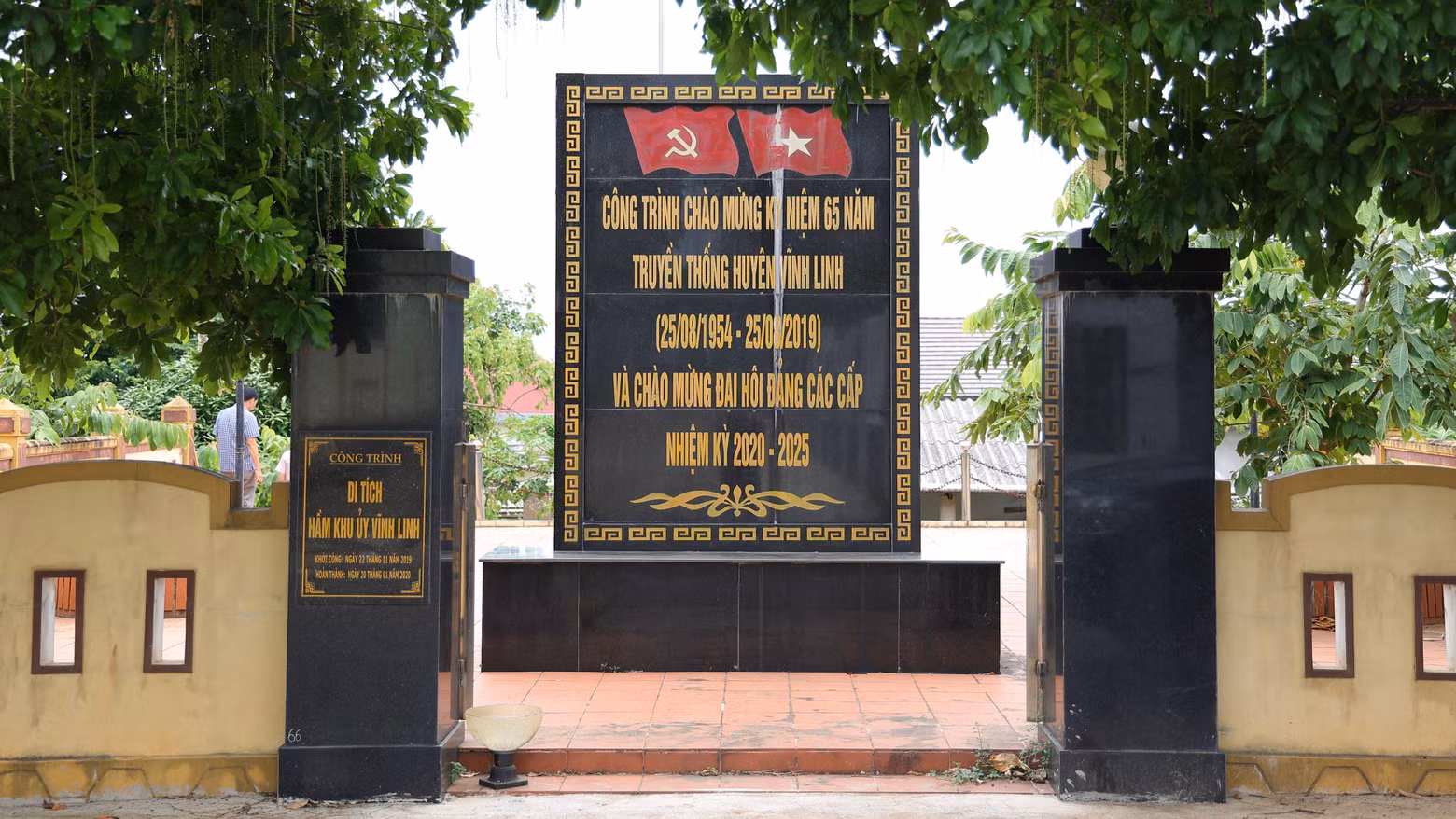 Le dos de la stèle du bunker du comité du Parti de la zone de Vinh Linh. Photo : nhandan.vn
