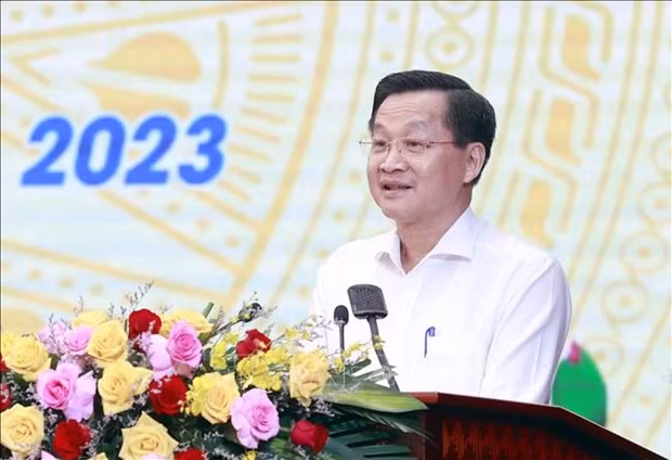 Le Vice-Premier ministre Lê Minh Khai s'exprime lors de la conférence. Photo : VNA.