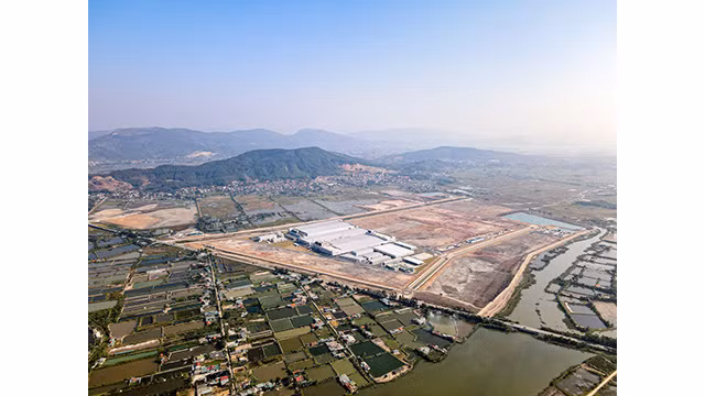 Foxconn investit dans la construction de 2 nouvelles usines au parc industriel de Sông Khoai du groupe Amata dans la zone économique côtière de Quang Yên. Photo : baodautu.vn Foxconn investit dans la construction de 2 nouvelles usines au parc industriel de Sông Khoai du groupe Amata dans la zone économique côtière de Quang Yên. Photo : baodautu.vn