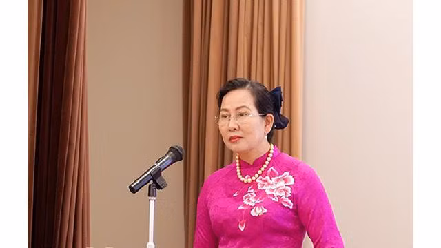 La secrétaire du Comité provincial du Parti de Hà Nam, Lê Thi Thuy, s'exprime lors de l'événement. Photo : thoidai.vn