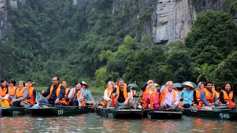 La délégation de l’UNESCO visite la vieille ville de Hoa Lu (Ninh Binh) ảnh 10