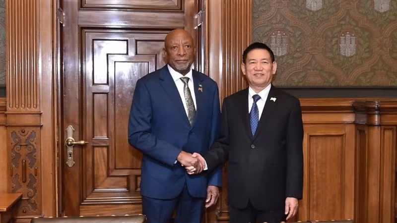 Le vice-Premier ministre Ho Duc Phoc et le président de la République de Namibie Nangolo Mbumba. Photo : VGP.
