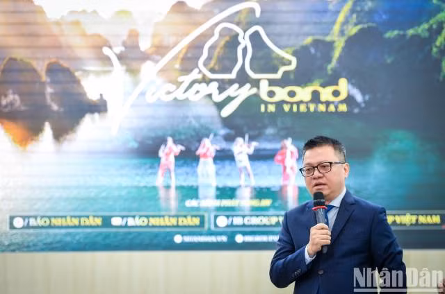Le rédacteur en chef du Journal Nhân Dân, Lê Quôc Minh, parle de la promotion de l'image du pays à travers les produits musicaux. Photo : nhandan.vn