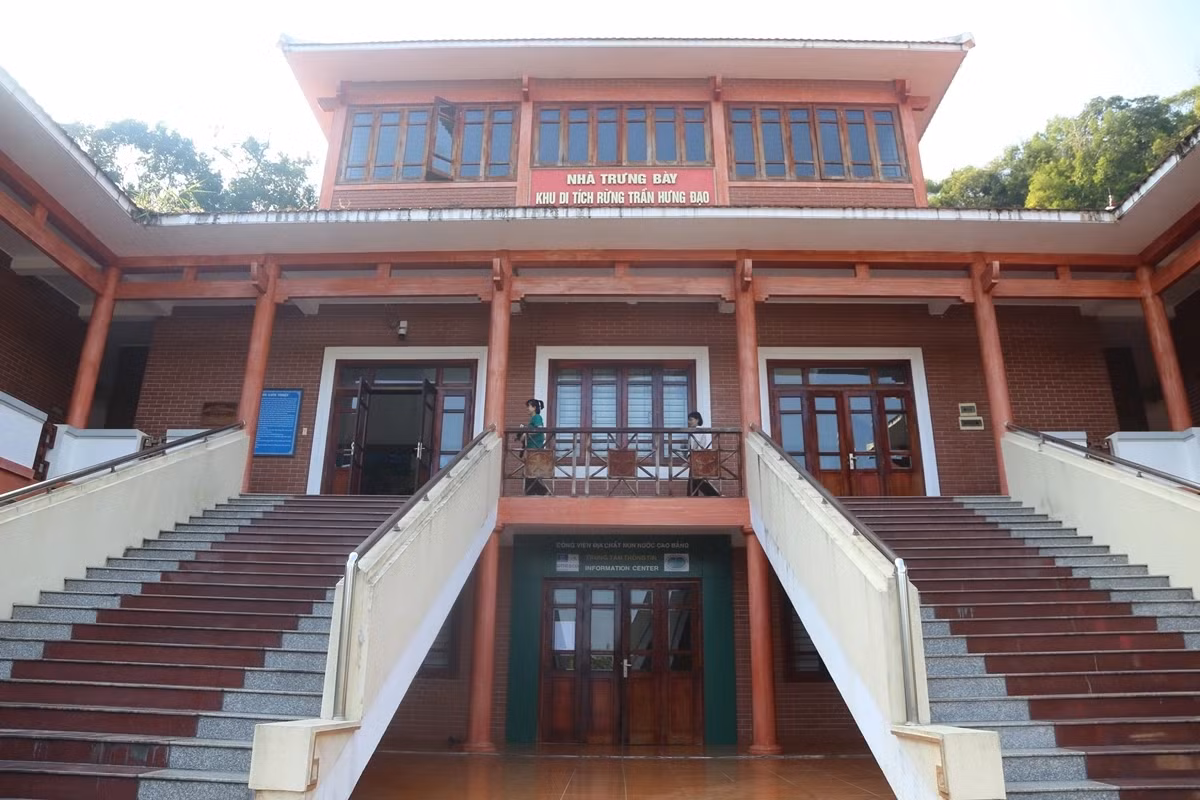 Le musée du site historique de la forêt de Trân Hung Dao a été construit de manière impressionnante. Photo : VOV.