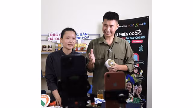 Des pommes cannelle de Lang Son lors des livestreams shopping sur TikTok Shop attirent bequcoup de clients. Photo : dangcongsan.vn