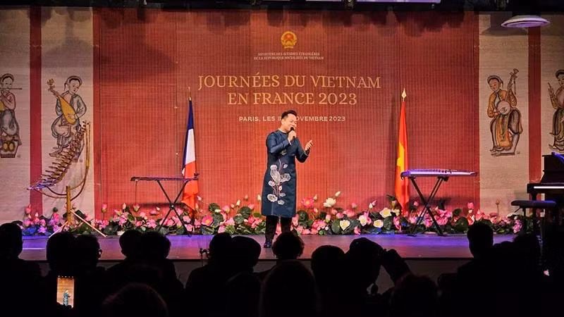 Lê Thanh Phong se produit en France.