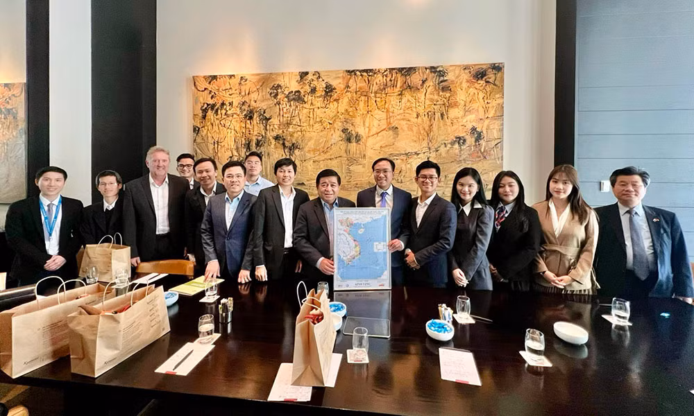 Le ministre vietnamien du Plan et de l’Investissement, Nguyên Chi Dung lors de la réunion avec le Réseau d’innovation du Vietnam en Australie. Photo : baodautu.vn