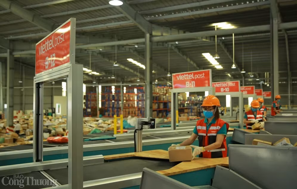 Jusqu’à 73,2 % des entreprises vietnamiennes interrogées ont déclaré que la logistique « verte » a été incluse dans leur stratégie commerciale. Photo : congthuong.vn