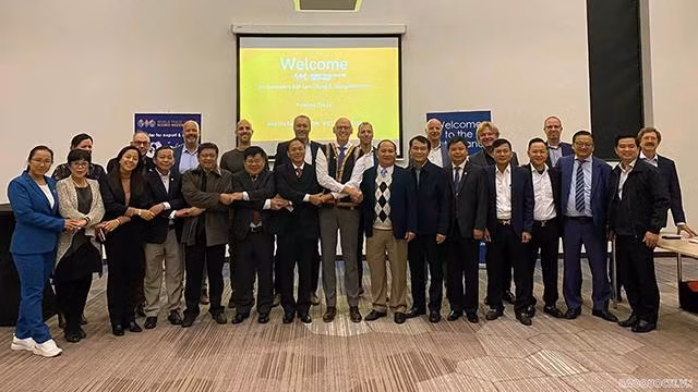 L'Ambassade du Vietnam aux Pays-Bas, en collaboration avec la province de Gia Lai, organise un programme visant à promouvoir le commerce et l'investissement aux Pays-Bas. Photo : baoquocte.vn L'Ambassade du Vietnam aux Pays-Bas, en collaboration avec la province de Gia Lai, organise un programme visant à promouvoir le commerce et l'investissement aux Pays-Bas. Photo : baoquocte.vn